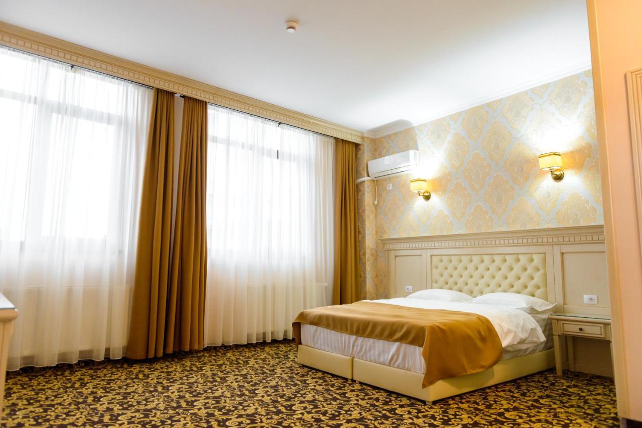 Little Orient Hotell Brăila Eksteriør bilde